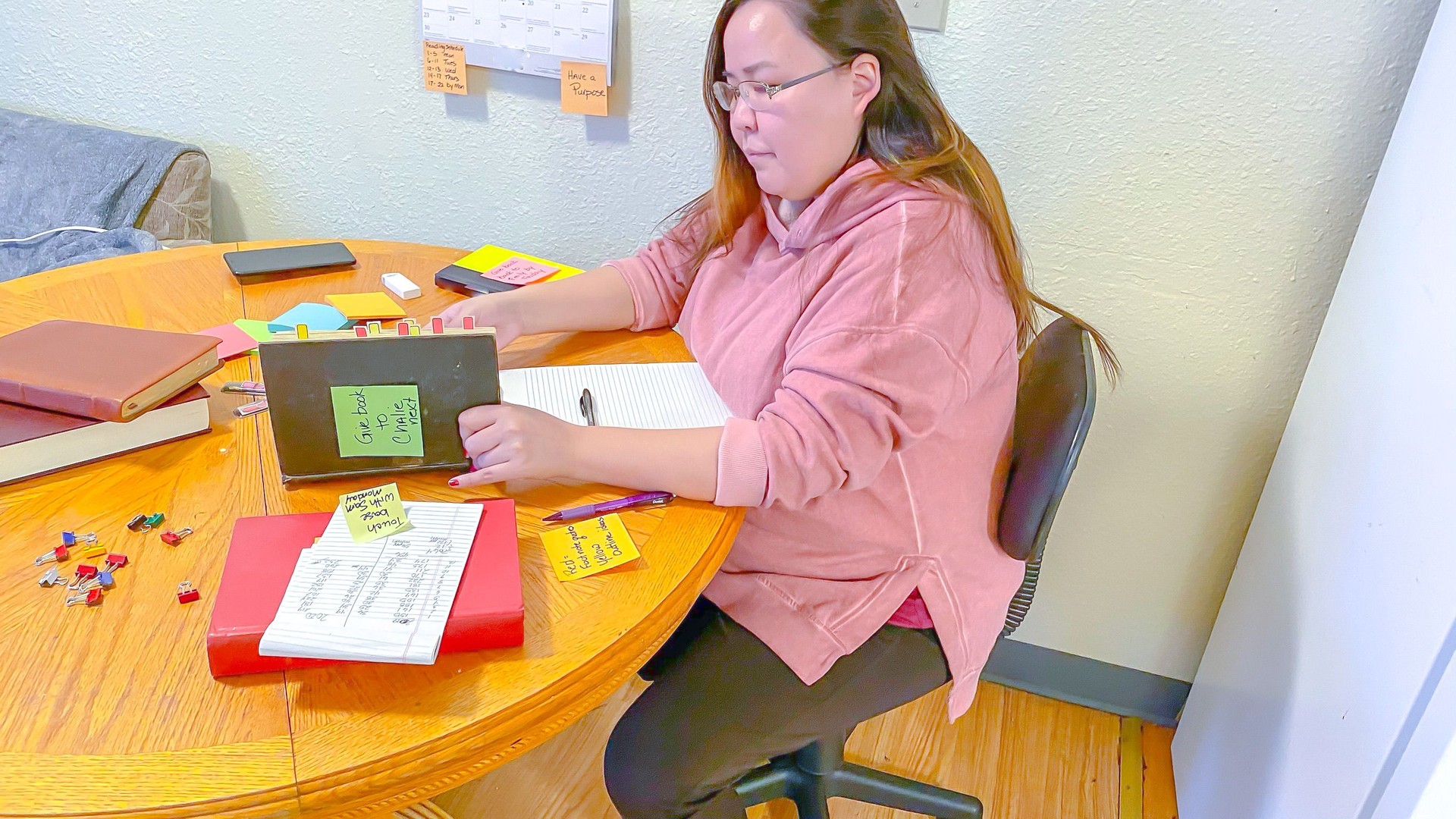 Woman uses adhesive notes to help with online course work